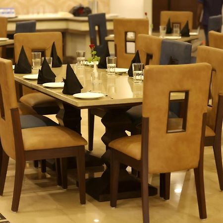 Hotel Imperia Suites Jalandhar Esterno foto