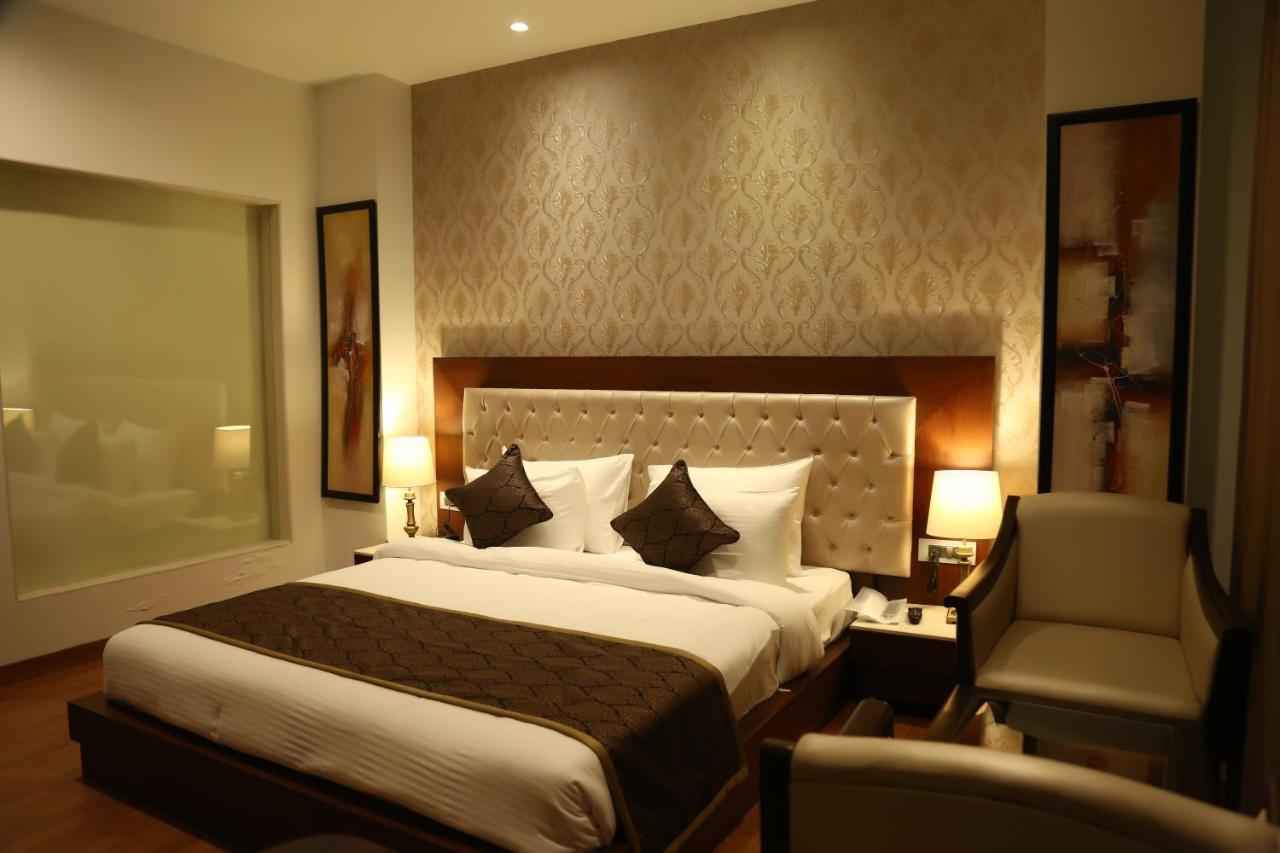Hotel Imperia Suites Jalandhar Esterno foto