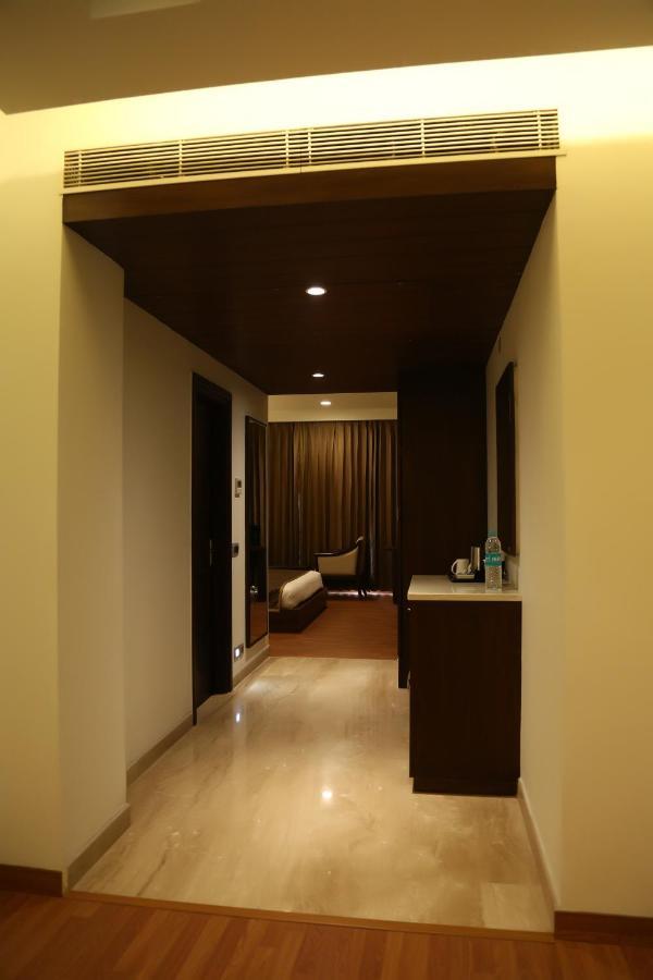 Hotel Imperia Suites Jalandhar Esterno foto