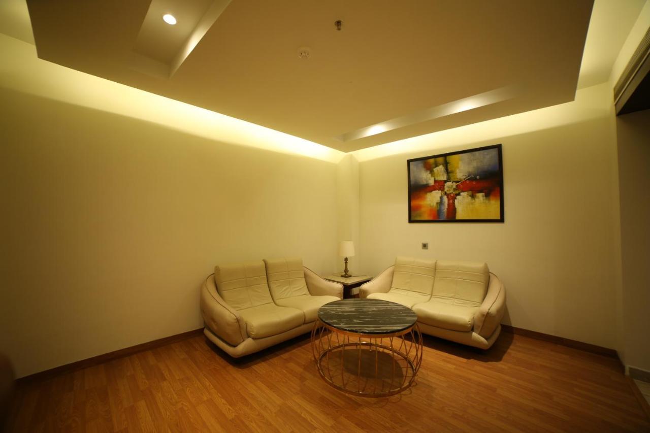 Hotel Imperia Suites Jalandhar Esterno foto