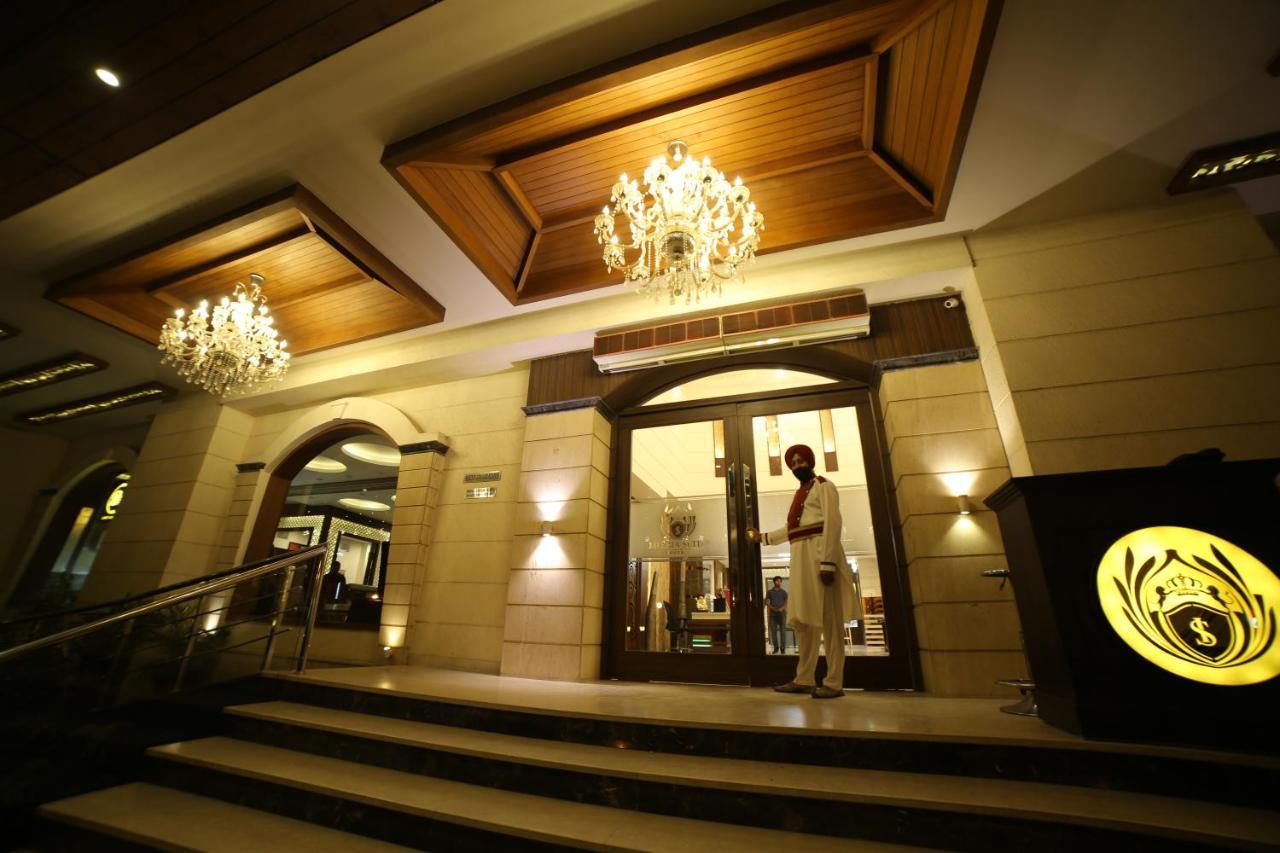 Hotel Imperia Suites Jalandhar Esterno foto