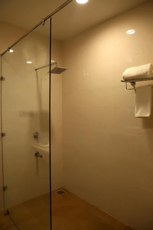Hotel Imperia Suites Jalandhar Esterno foto