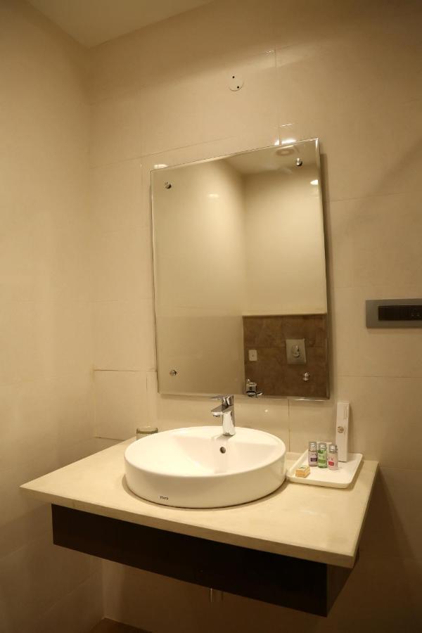 Hotel Imperia Suites Jalandhar Esterno foto