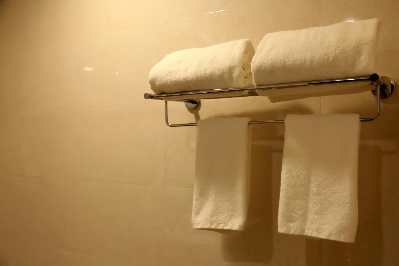 Hotel Imperia Suites Jalandhar Esterno foto